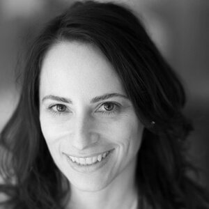 Valerie Toscano headshot