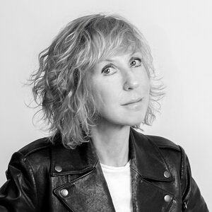 Robin Albin headshot