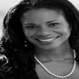 April Henry headshot