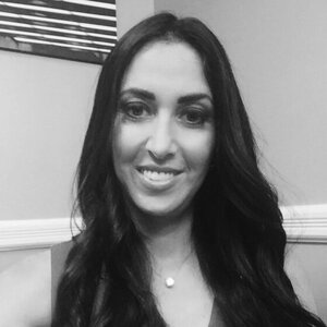 Nisa Amoils headshot