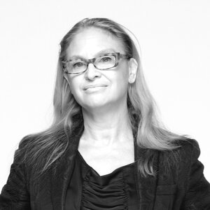 Claudia Strauss headshot